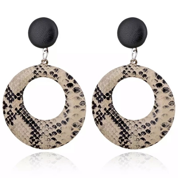 🔴5/$15⚠️𝗖𝗟𝗘𝗔𝗥𝗔𝗡𝗖𝗘⚠️Cream Earrings NEW - Picture 3 of 11